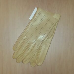Model perforat cream